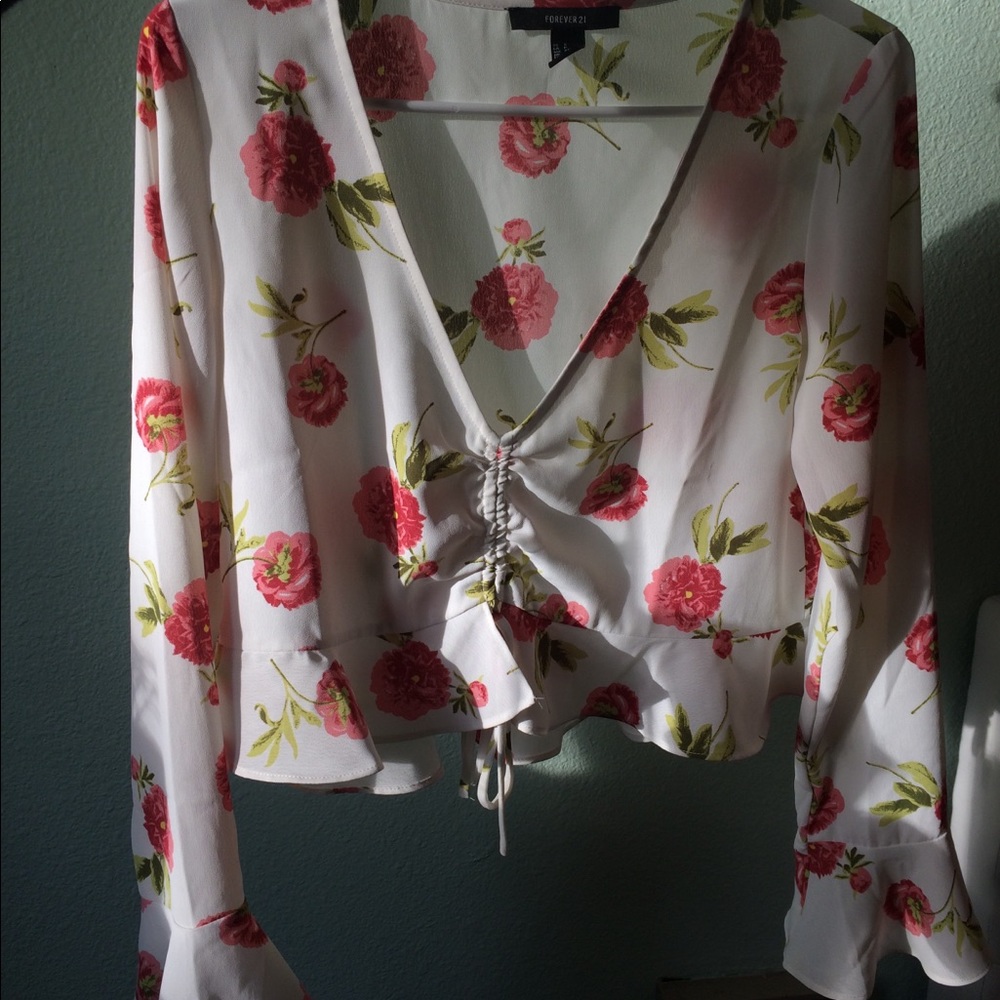 Floral scrutch bell sleeve top💕